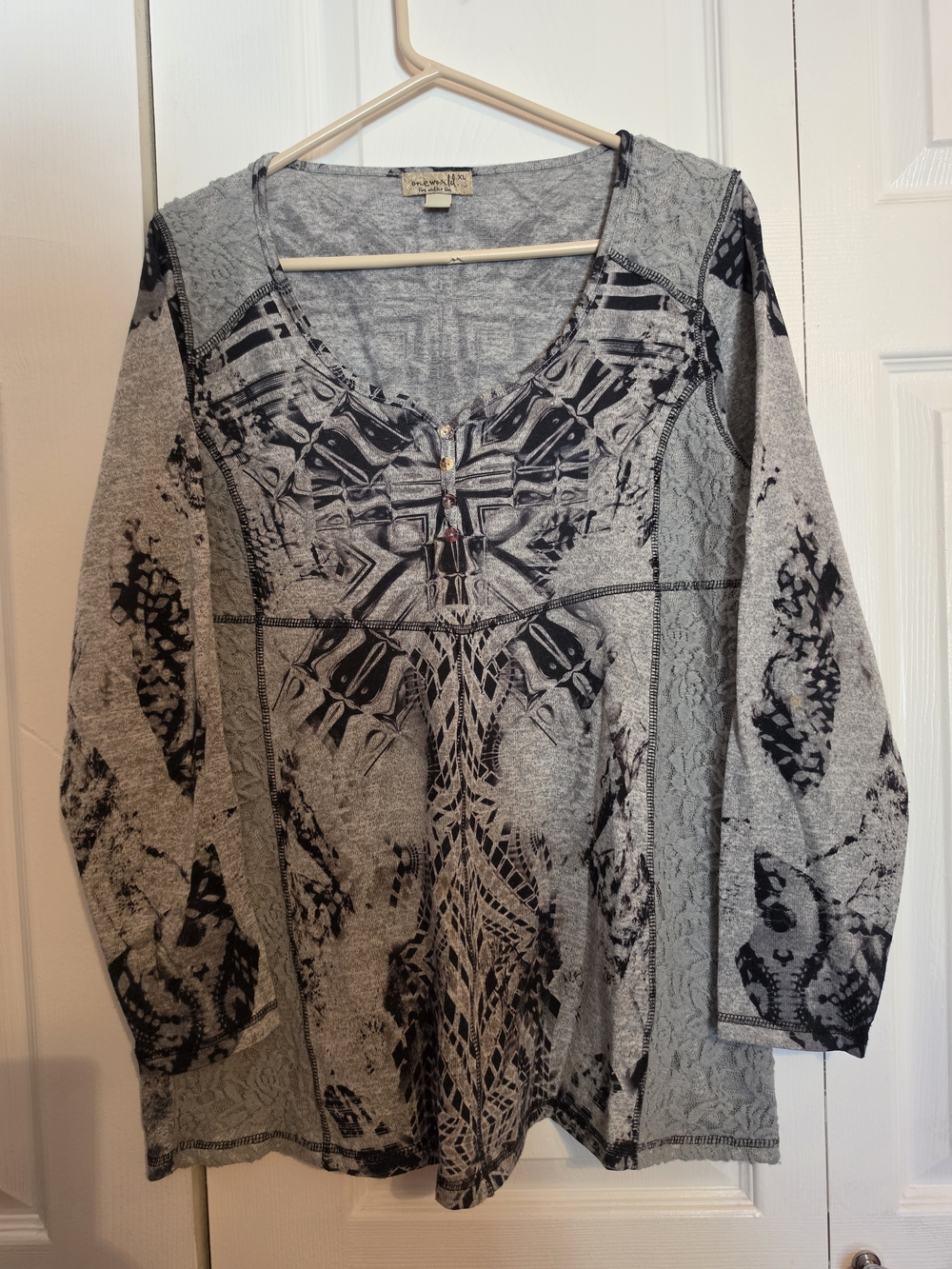 ONE WORLD Gray Printed Long Sleeve V-Neck Top